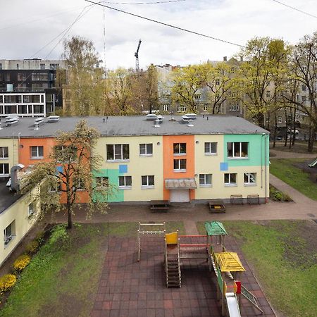 Brivibas Yard Apartment With Parking In City Center Riga Luaran gambar