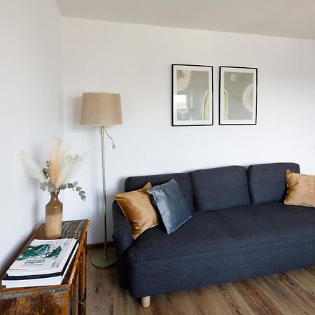 Brivibas Yard Apartment With Parking In City Center Riga Luaran gambar