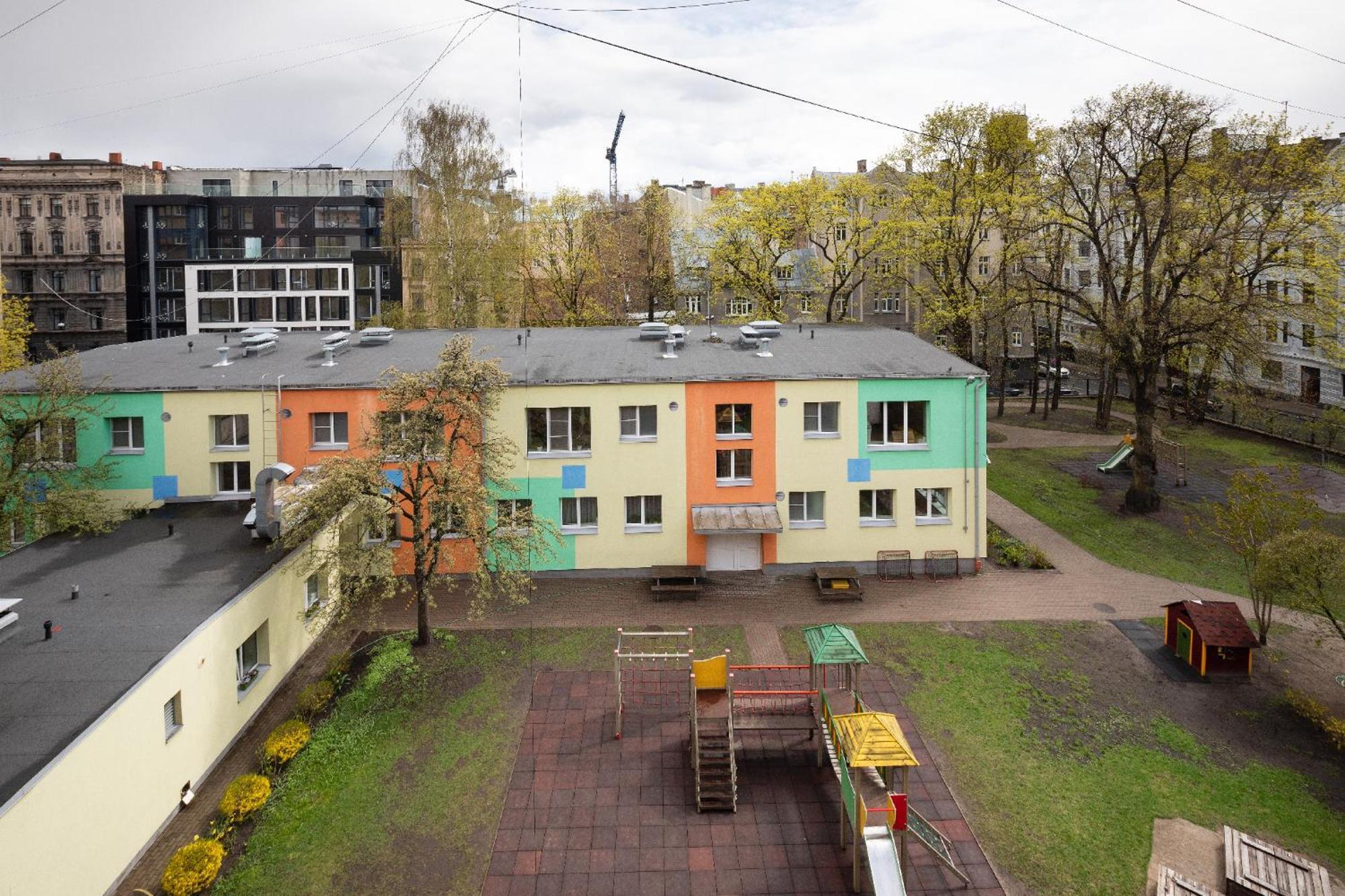 Brivibas Yard Apartment With Parking In City Center Riga Luaran gambar