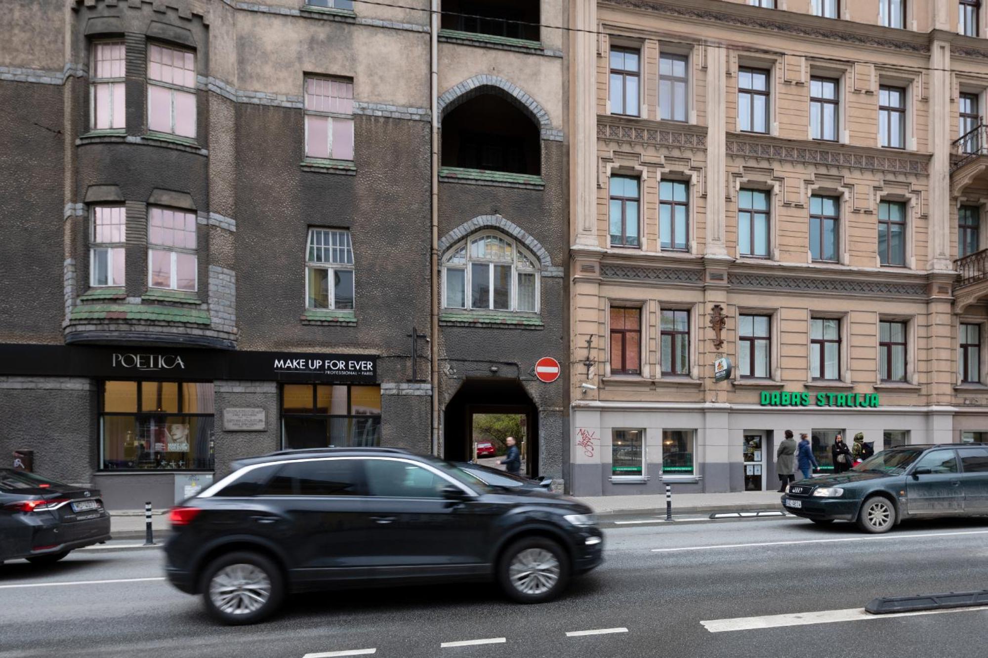 Brivibas Yard Apartment With Parking In City Center Riga Luaran gambar