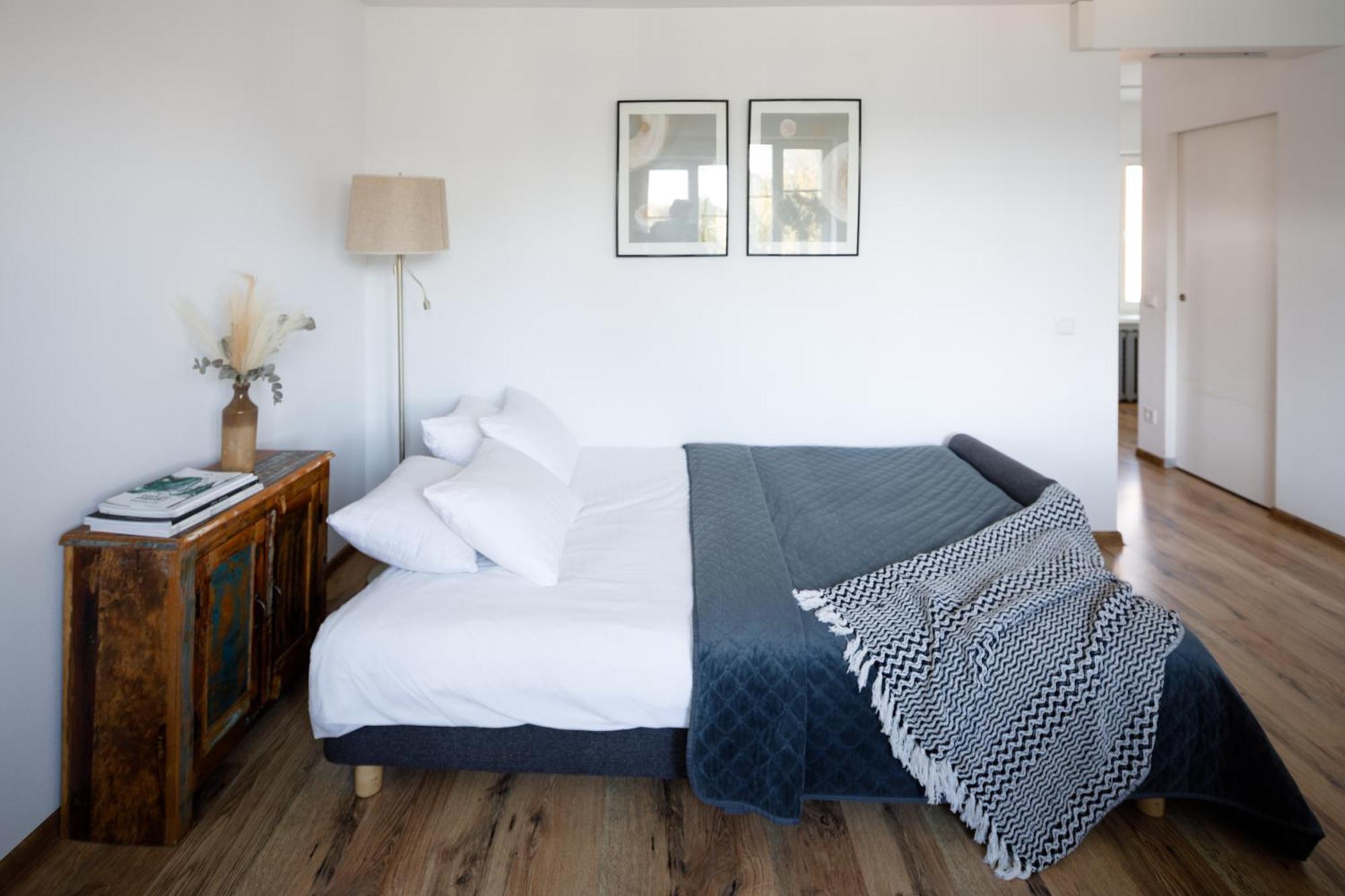 Brivibas Yard Apartment With Parking In City Center Riga Luaran gambar