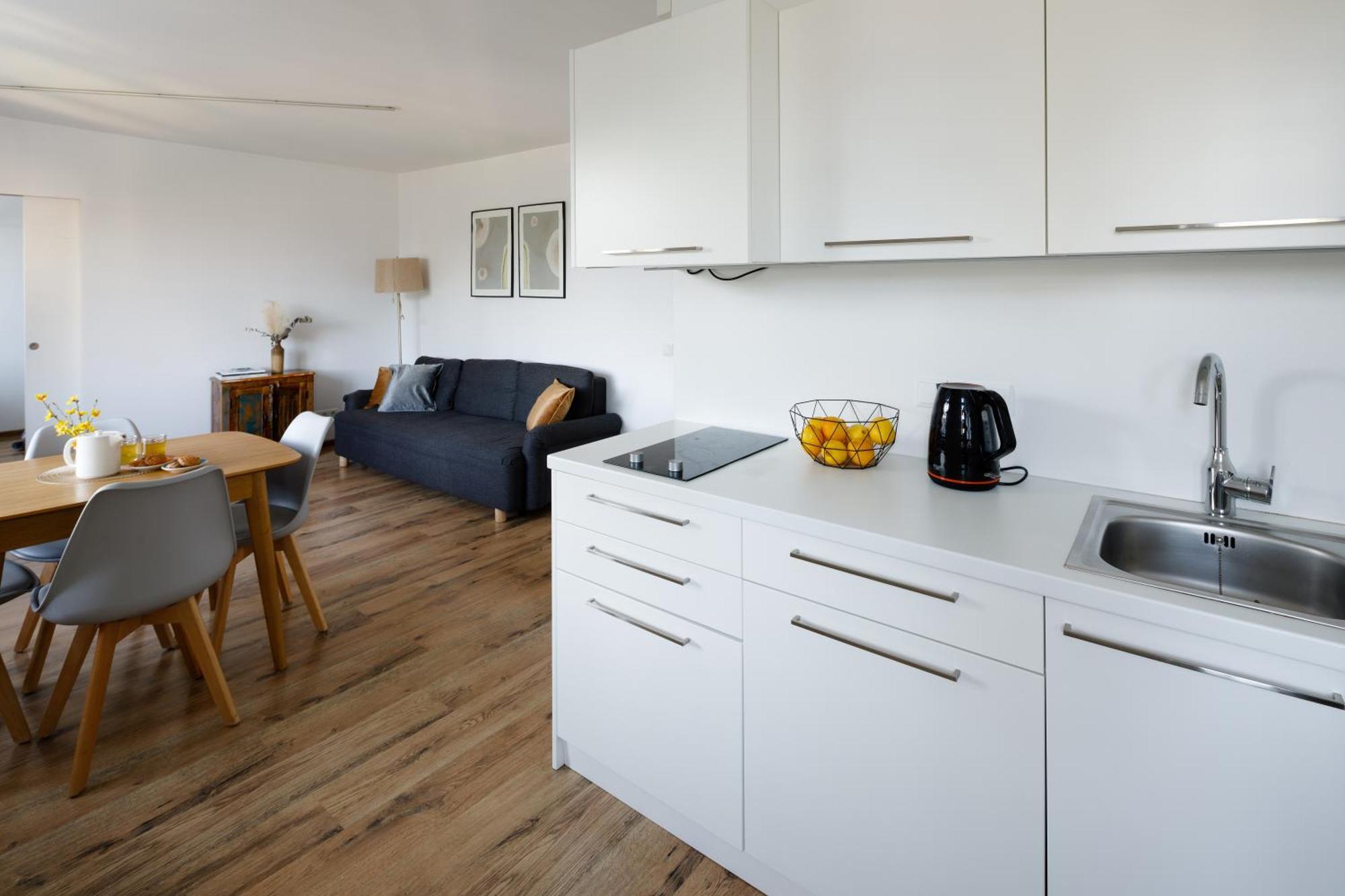 Brivibas Yard Apartment With Parking In City Center Riga Luaran gambar