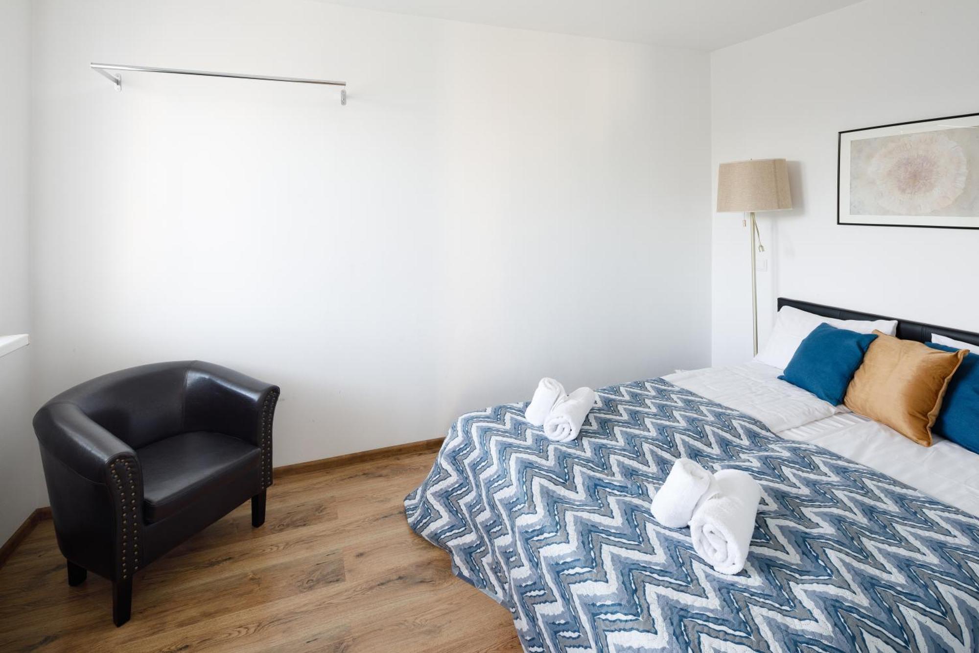 Brivibas Yard Apartment With Parking In City Center Riga Luaran gambar