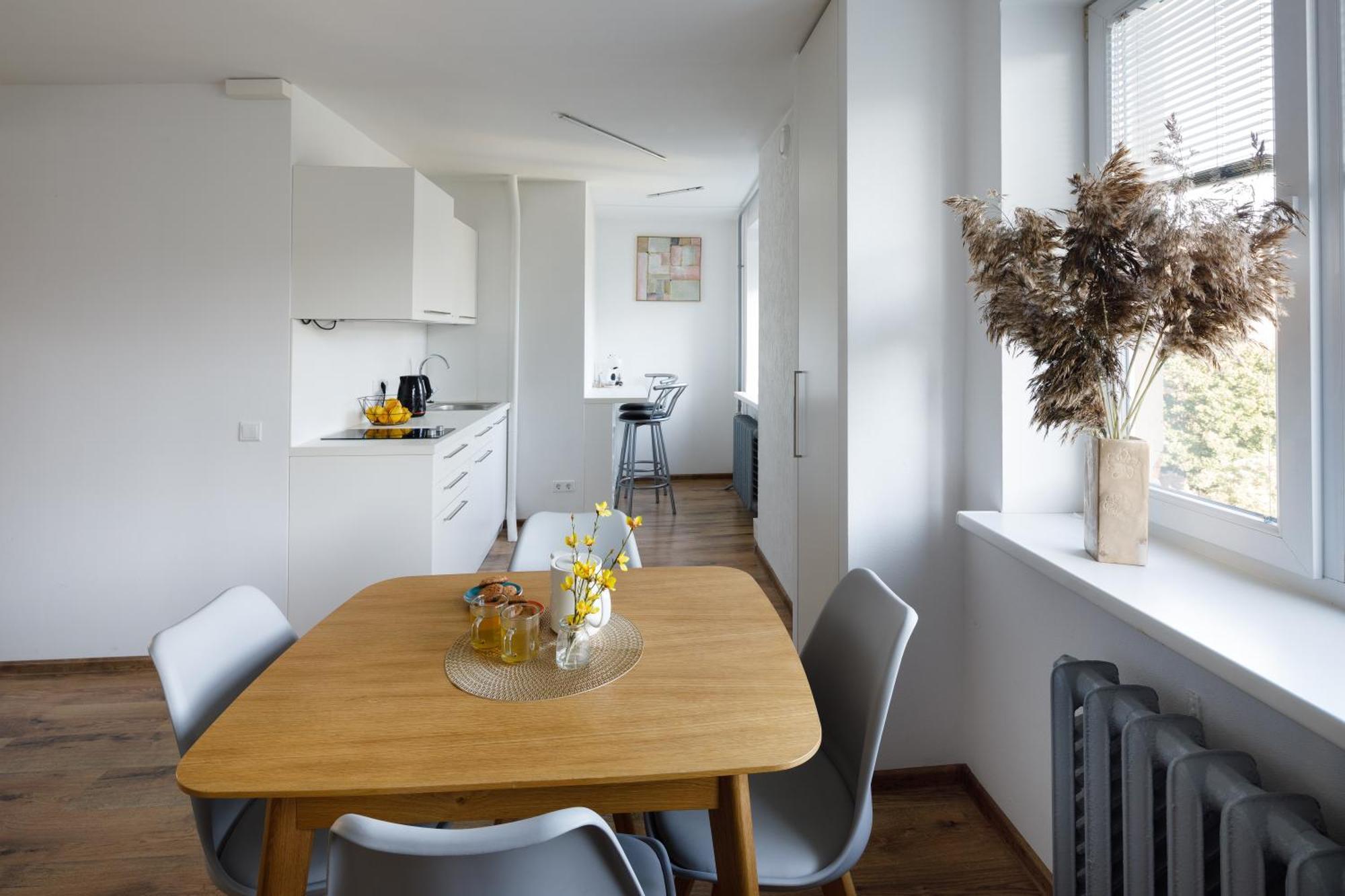 Brivibas Yard Apartment With Parking In City Center Riga Luaran gambar